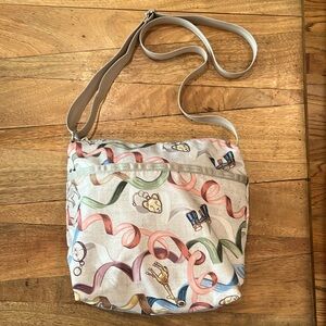 RARE RETIRED LESPORTSAC “MEANDER” SAFARI ANIMALS RIBBONS AOP PRINT CROSSBODY